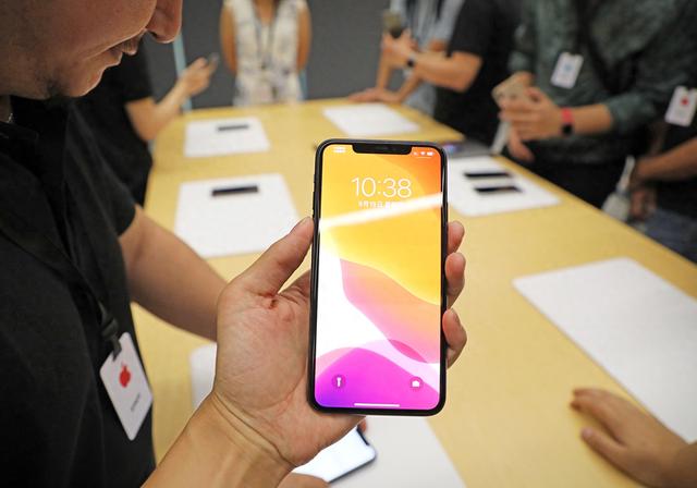 官宣！华为、苹果将连放大招！iPhone17亮点预测，库克凌晨发文！余承东剧透新款三折叠手机外观细节