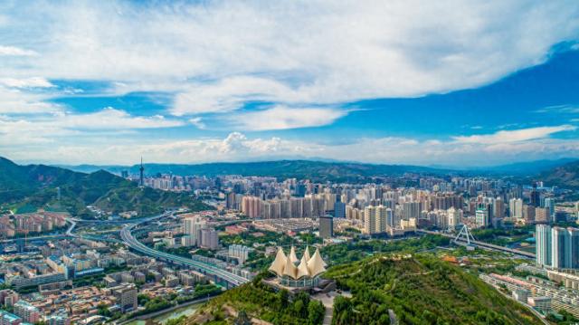读懂城市丨西宁的夏日启示录：当一座城市把凉爽变成核心竞争力