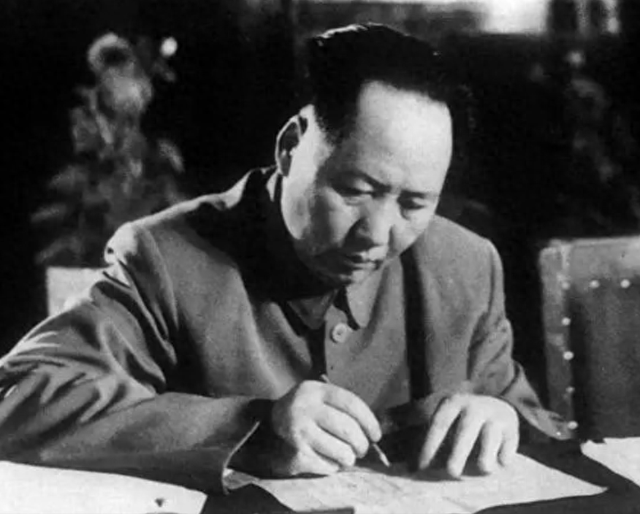 他无职务无军衔，评级时却惊动毛主席，最后特批的待遇比大将还高