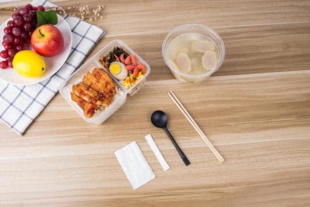 破解版美食餐厅（利润受压美食外卖高手续费价格战成餐厅痛点）