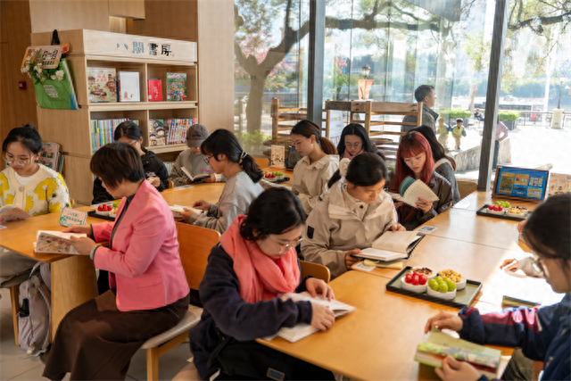 窨制茉莉香 漫游海丝路——第五场“八闽书房”公共阅读新空间“一卷阅八闽”主题宣传活动在春伦茶客厅举办