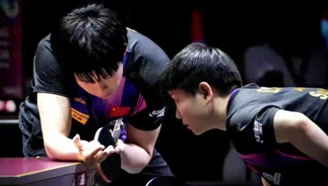 莎头组合3-0夺冠！赛后采访曝出盈球的关键，莎莎的反应绝了