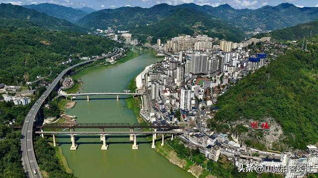 陕西享有“小重庆”美誉的县，一元缆车俯瞰江岸，美食暖胃又暖心