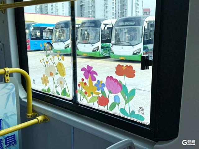 “车在城中行，人似花中游”！跟着这趟“花海公交”畅游浮山吧→