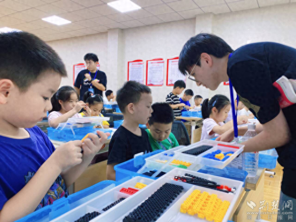 科技筑梦 智启未来——欧景苑社区暑期科技活动点亮青少年科学梦想
