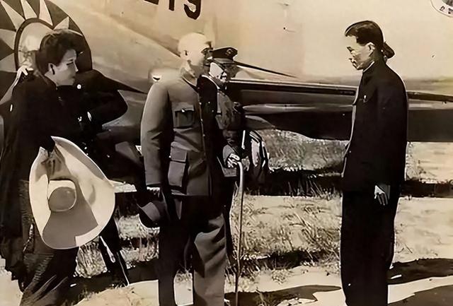 蒋介石败退台湾，带走的八位名人大师	，结局如何？