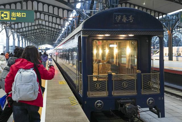 “伊春号”冰雪旅游专列投入试运行