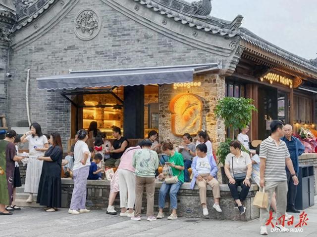逛市集、品美食、赏表演……大同古城东南邑人气爆棚~