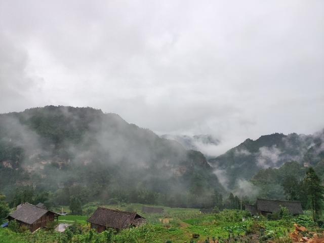 独山夹缝岩：在岩缝与飞瀑间，邂逅一场不被定义的探险诗