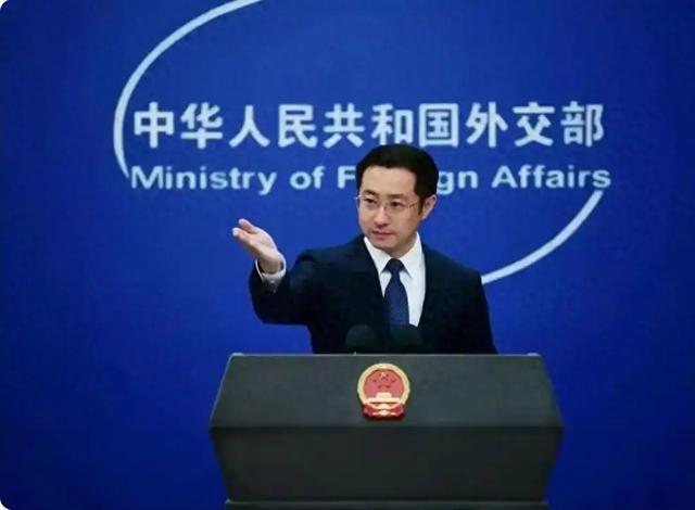 中俄发言人隔空联动，扎哈罗娃向日本提了个建议，中方：表示赞赏