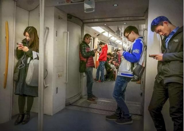 短视频成“精神鸦片”？中国8亿人天天刷不停，周鸿祎果然没说错