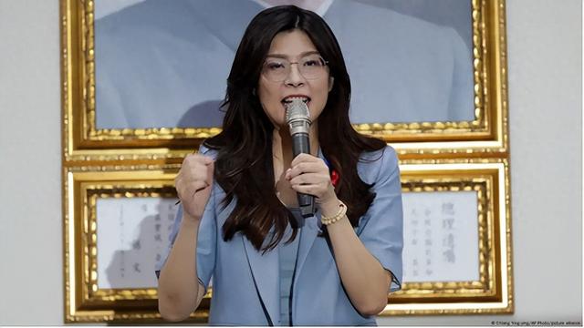 郑丽文给大陆的回信不寻常，短短一句话	，让“台独”分子冷汗直冒