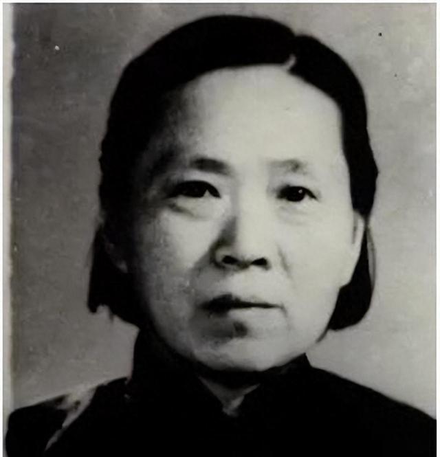 邓颖超晚年透露：周总理在上海还有一任妻子，并且不让她穿高跟鞋