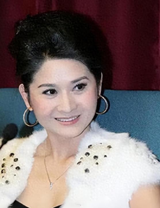 陪睡陪玩只是冰山一角，明星爆出的圈中内幕，一个比一个荒唐！