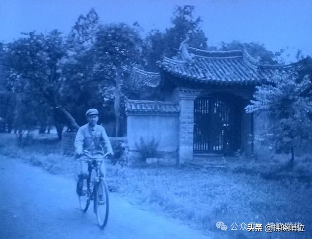 那年，我们骑自行车去勘察行军路线，有幸观了刘胡兰妹妹射击表演