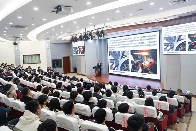 用科研经历激发高校青年学习动力，首都一线科技人才走进北京交大