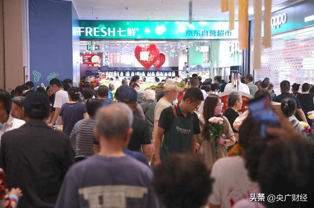一天热销7吨榴莲，京东七鲜望京新店开业首日场面火爆