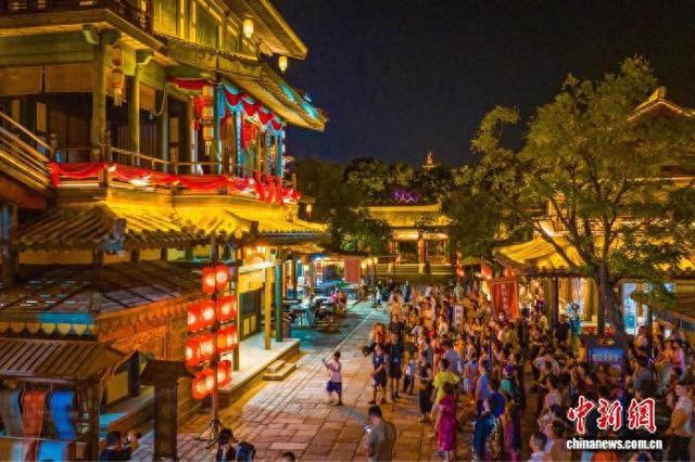 （活力中国调研行）感受唐风雅韵 湖北襄阳唐城打造夜游“新玩法”