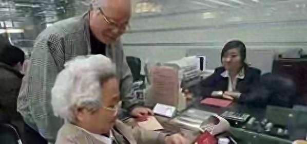 国家正式出手！2026 年 元旦起，存取现金3个新规要牢记