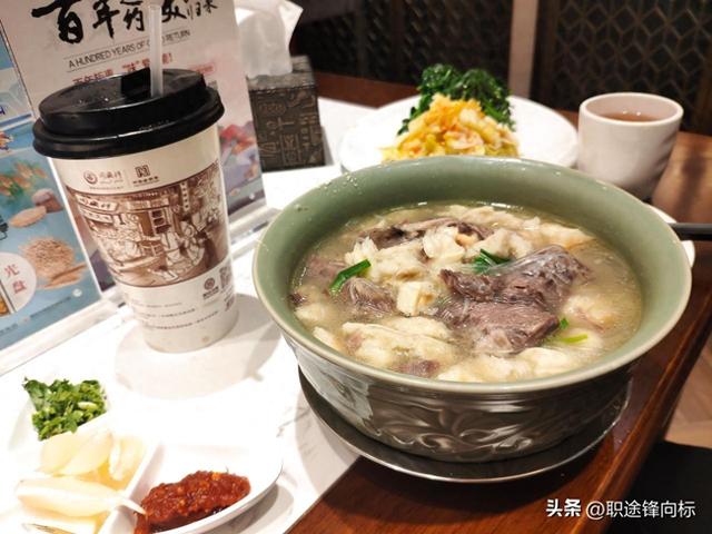 54岁独行侠的旅行秘籍，一个人吃饭逛街，到底有多爽？