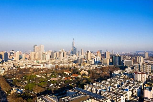 刚从南京回来，毫不客气说，南京是省会中，城建最好最霸气的城市