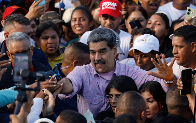 特朗普对委内瑞拉“已下决心”动武？美军压境，军舰集结加勒比海