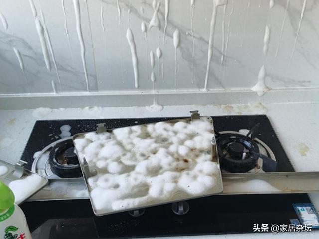 油烟机怎么拆卸清洗（越来越多人不花钱清洗油烟机了）