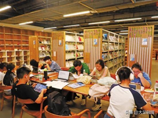 书香消暑两相宜 大足区图书馆成市民夏日“打卡地”