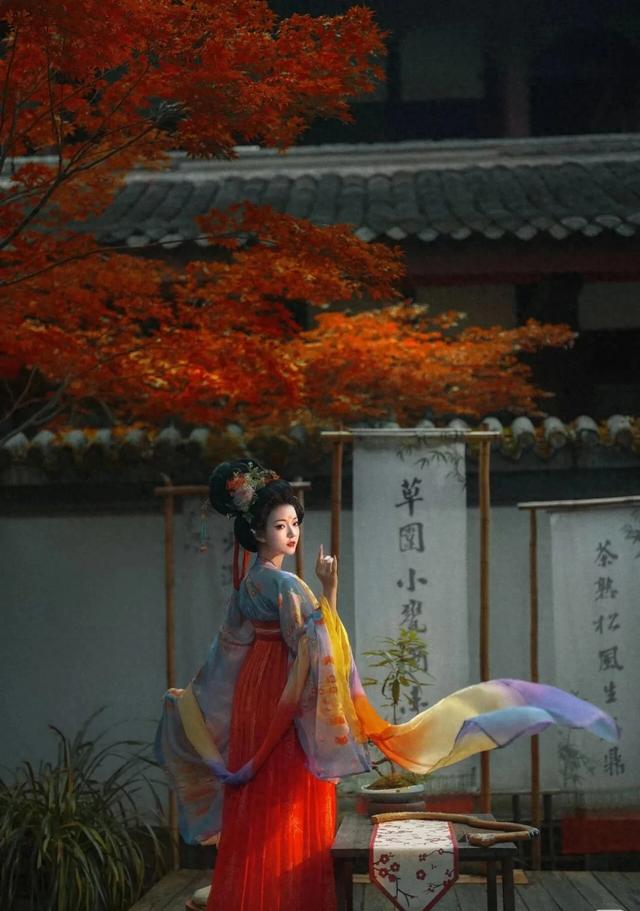 蓉城赏冬季，来看杜甫草堂“枫”景正好！