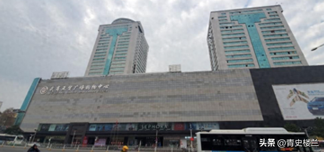 又一巨头倒下！疯狂关店11万家，为什么我们都不愿意逛商场了？