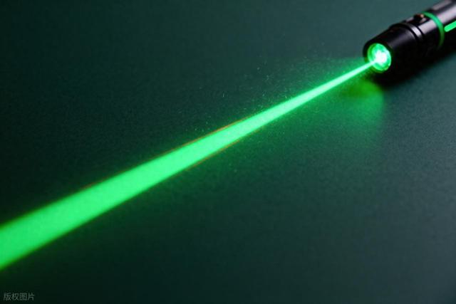 定向能武器升温，英国军方使用巨型激光攻击无人机