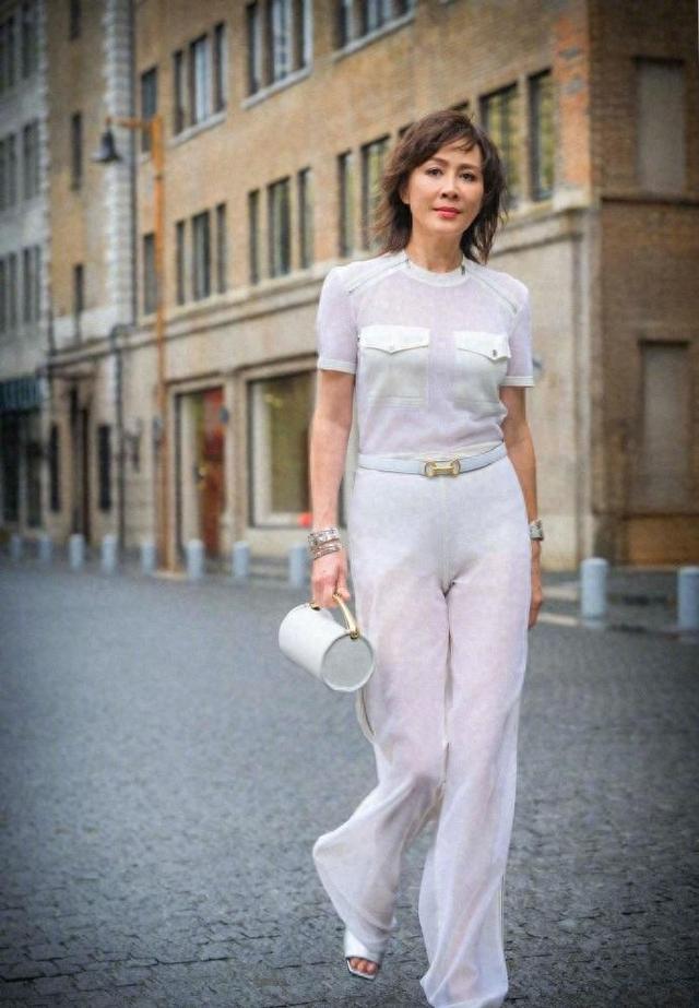 刘嘉玲这裤子不好驾驭。