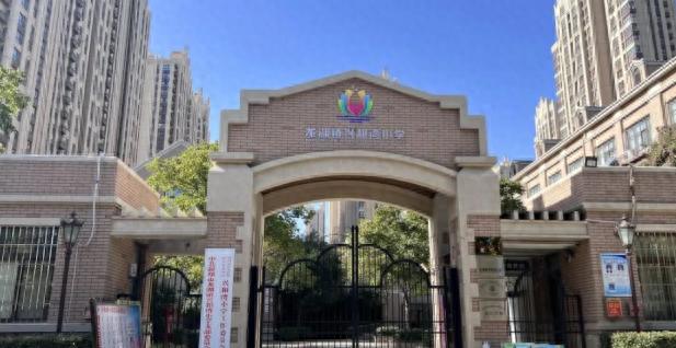 多方回应9岁女孩写试卷时昏倒去世 家属不忍尸检!