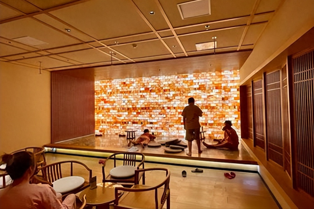 不止铁锅炖冰雪，靠洗澡养活百万人，谁才是东北第一“澡都”？