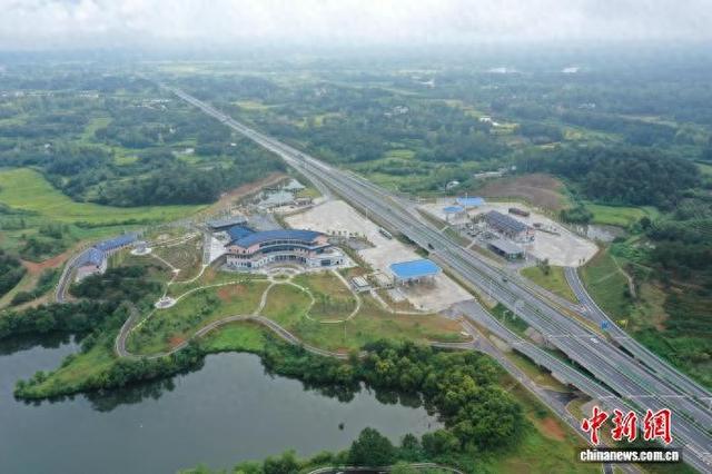 高速服务区化身“旅途驿站” 交旅融合助旅客小憩变畅游