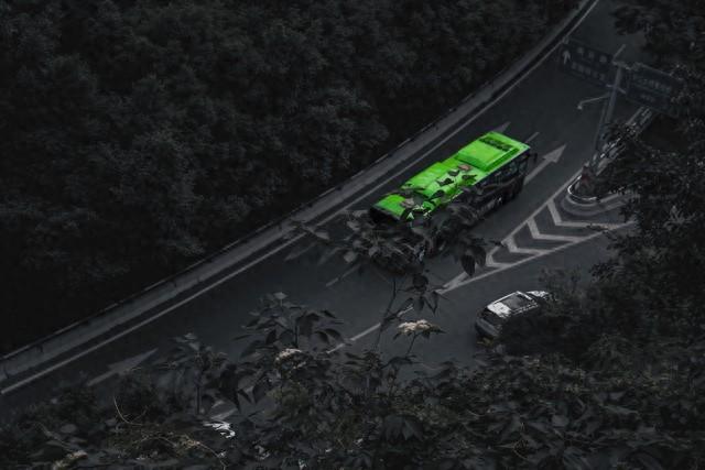 一声巨响，撞碎了西江苗寨的美丽！我们花钱是去旅游，不是去玩命