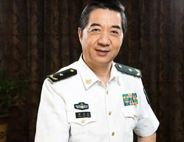 中美差距那么大？张召忠：美国就算一动不动，中国20年也追不上！