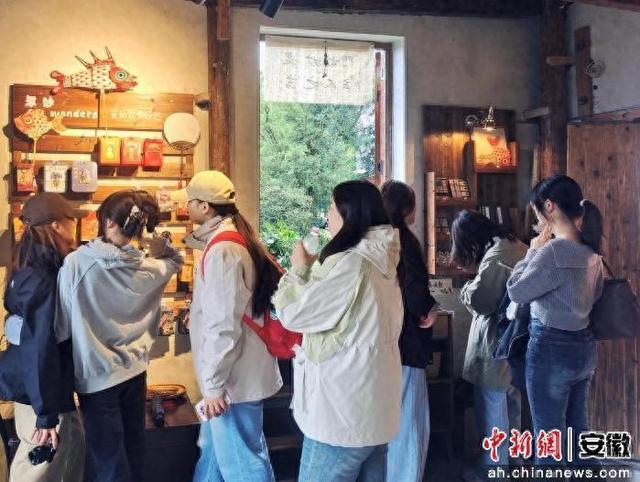 文旅 “年轻态” 激活新活力 青年与齐云山双向奔赴