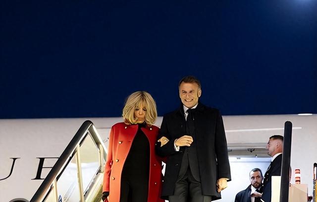 会谈结束，签署多项合作文件，当着中方的面，马克龙提出3个请求