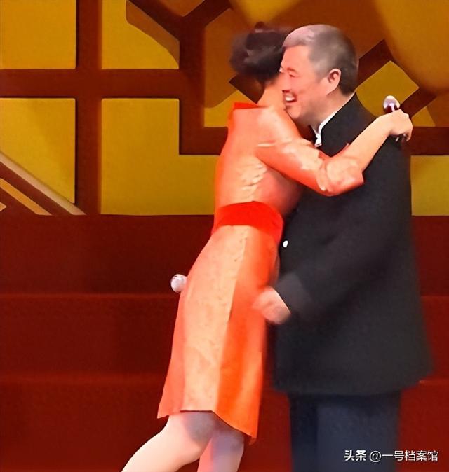 麻烦大了！被官媒点名后，闫学晶再传噩耗，这一次赵本山都受牵连