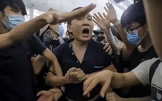 “向14亿国人道歉！”乱港暴徒在法庭上大喊：是美国间谍指使的！