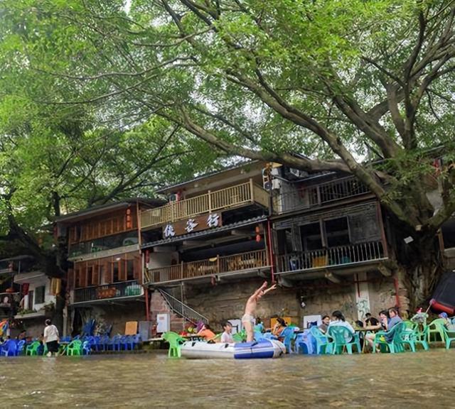 外地人看不懂，重庆人戒不掉：北碚偏岩古镇的河流长出了麻将桌