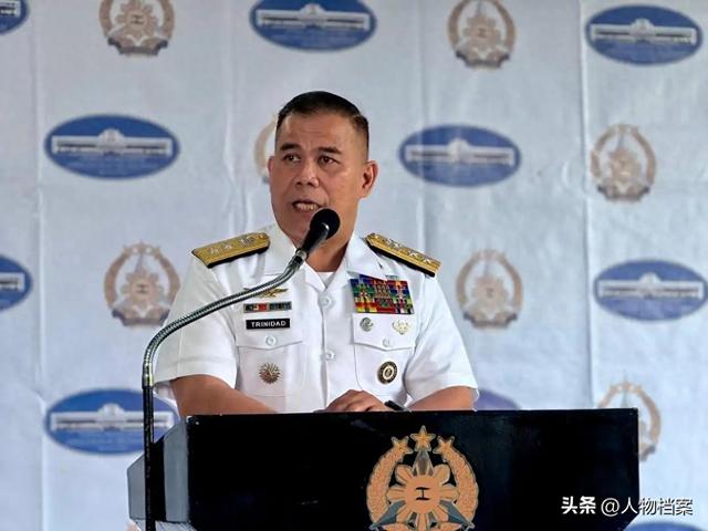 菲军威胁中国，敢登座滩军舰就动武，不到72小时，中国拖船逼近