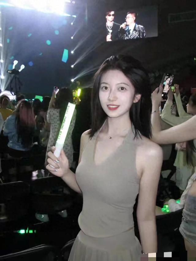 兰州交大校花生图惊艳全网！网友惊叹：好似仙女下凡间！