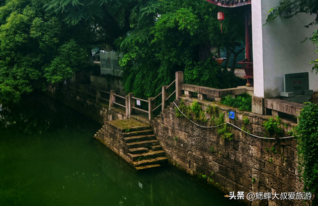 太难得了，原来杭州还藏着“绝美古街”，拍照打卡一绝，关键无人
