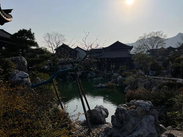 现在的房贷月供，如果有资金的情况下，缩短年限好还是缩短月供好