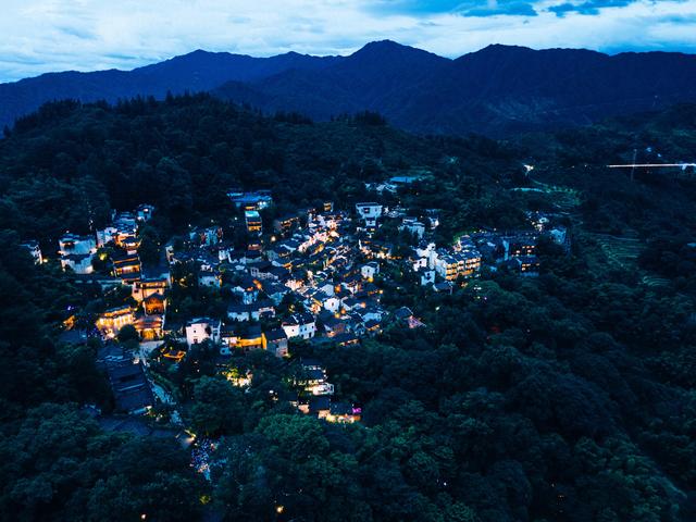 寻梦篁岭：一座悬崖古村的诗酒田园