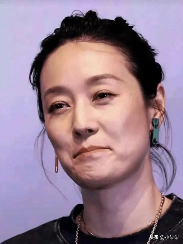马伊琍花期太短了，爱抽烟的女人难抗老，岁月痕迹太明显