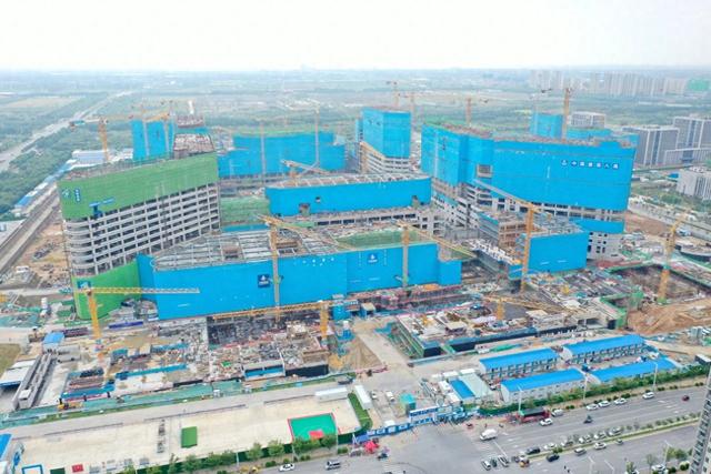 1台能顶20人！郑州航空港“两院一中心”请来智能建造“新员工”