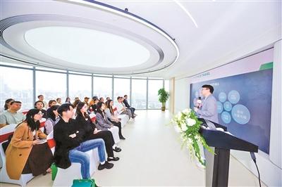 青年创新服务助旅游业强劲复苏